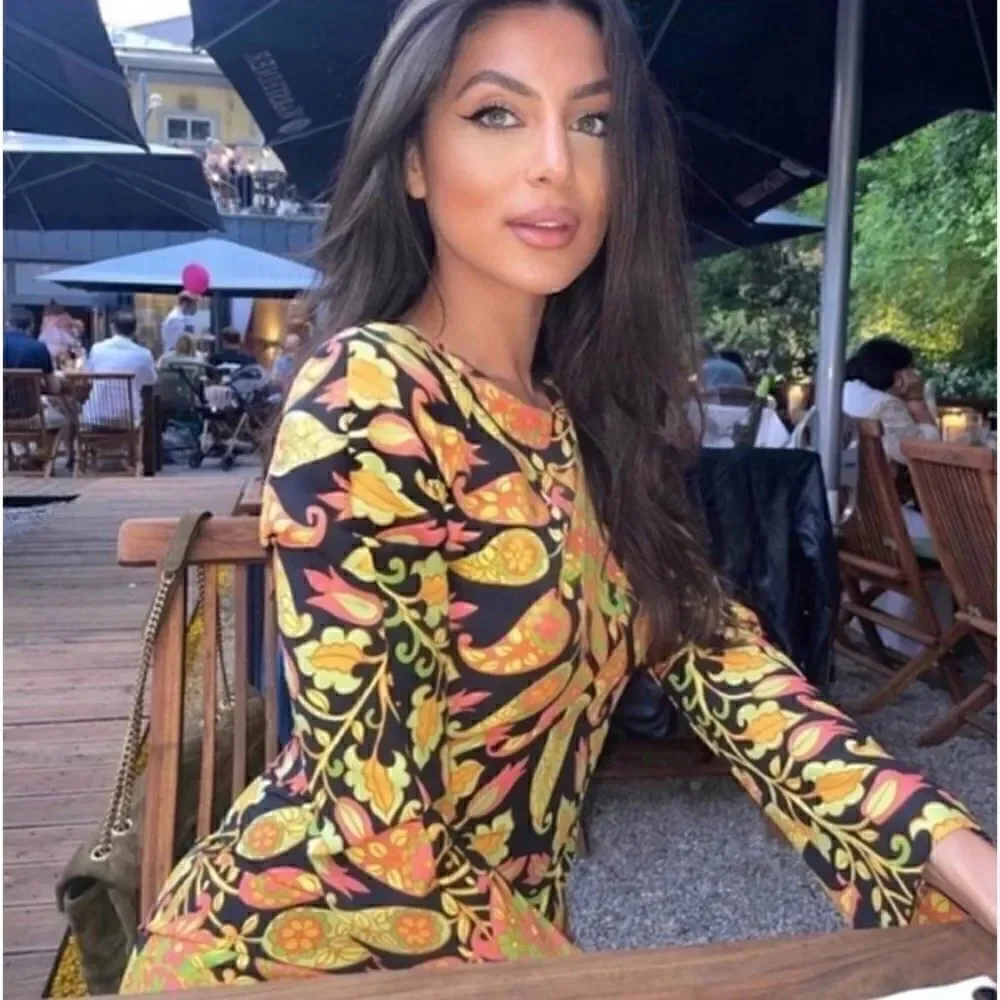 NWT Zara Blogger’s Favorite Long Sleeve Printed Multicolor Open Back Mini Dress - Picture 2 of 12